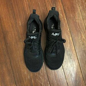 APL TechLoom Tracer Women’s size 7